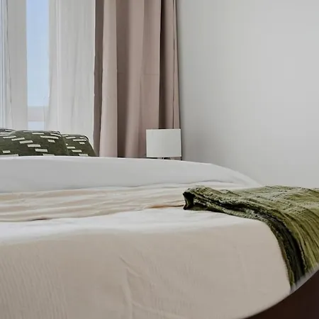 Skyline Views | Sauna | 10th Floor | Tripla | 2br