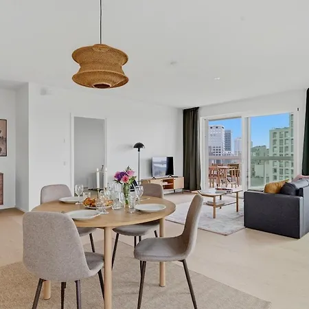 Skyline Views | Sauna | 10th Floor | Tripla | 2br